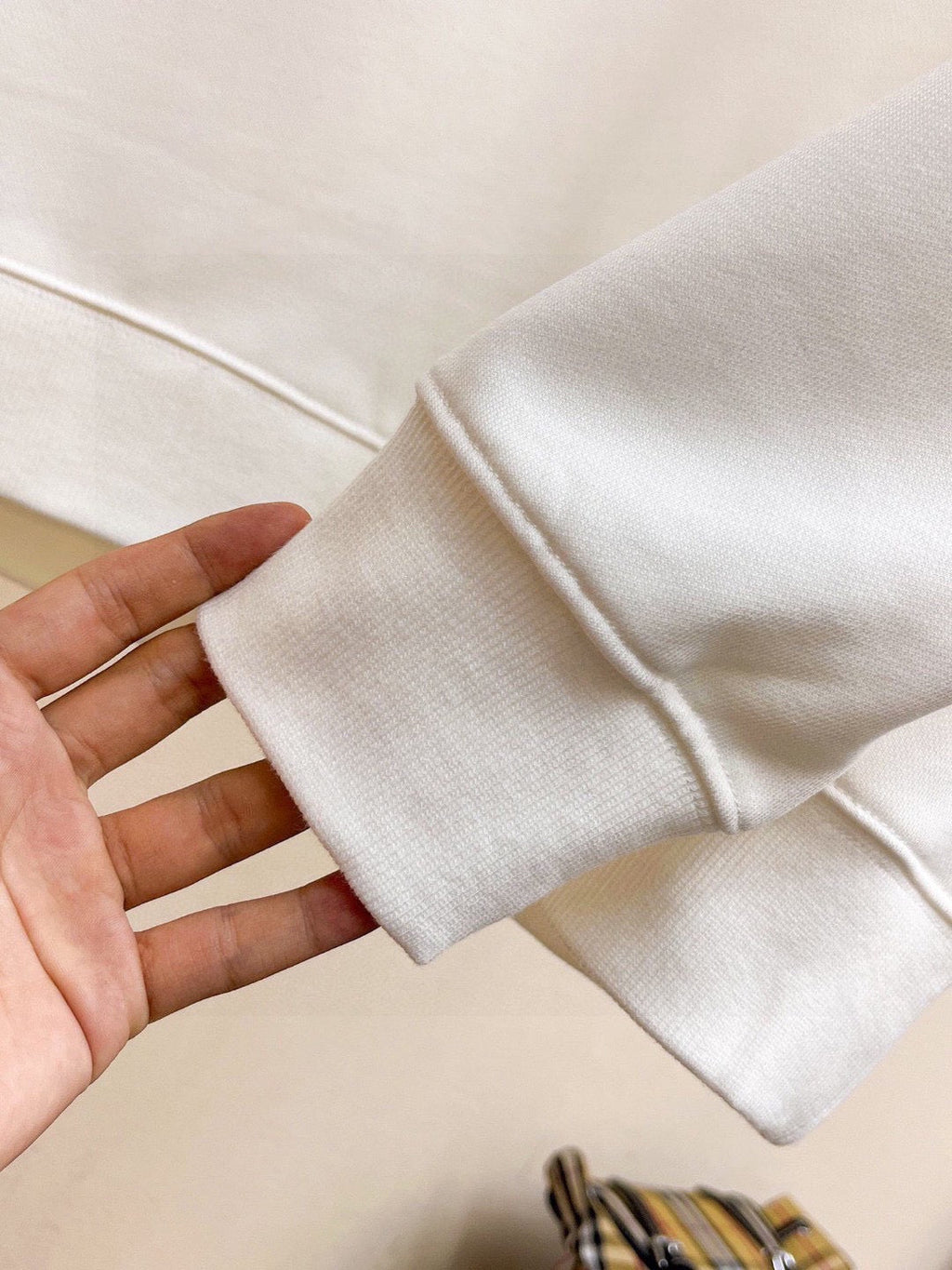 New long sleeved round neck sweatshirt 5