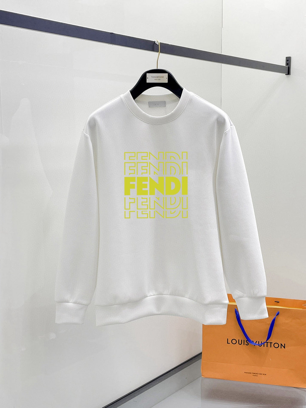 Latest long sleeved round neck sweatshirt 13