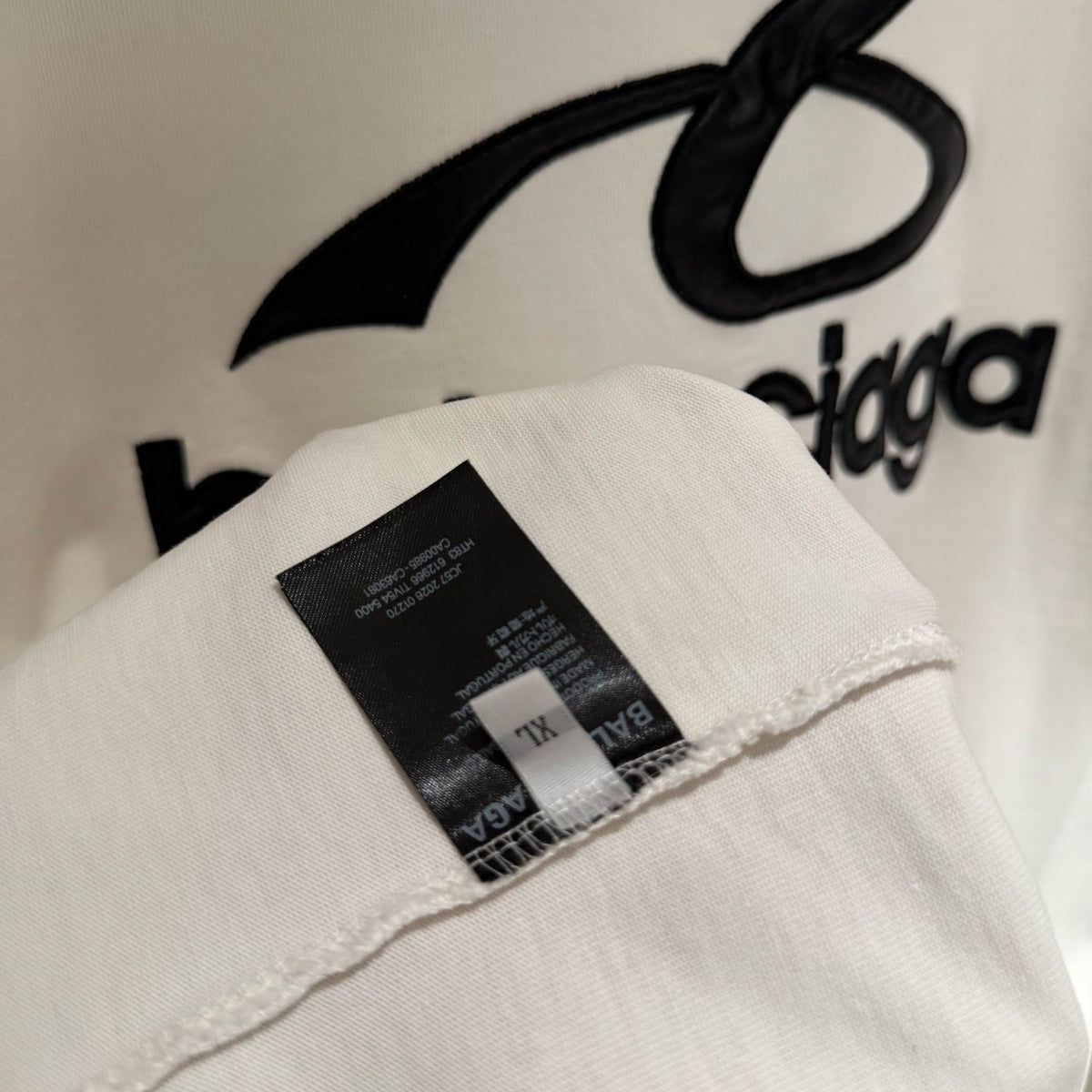 Embroidered short sleeved T-shirt