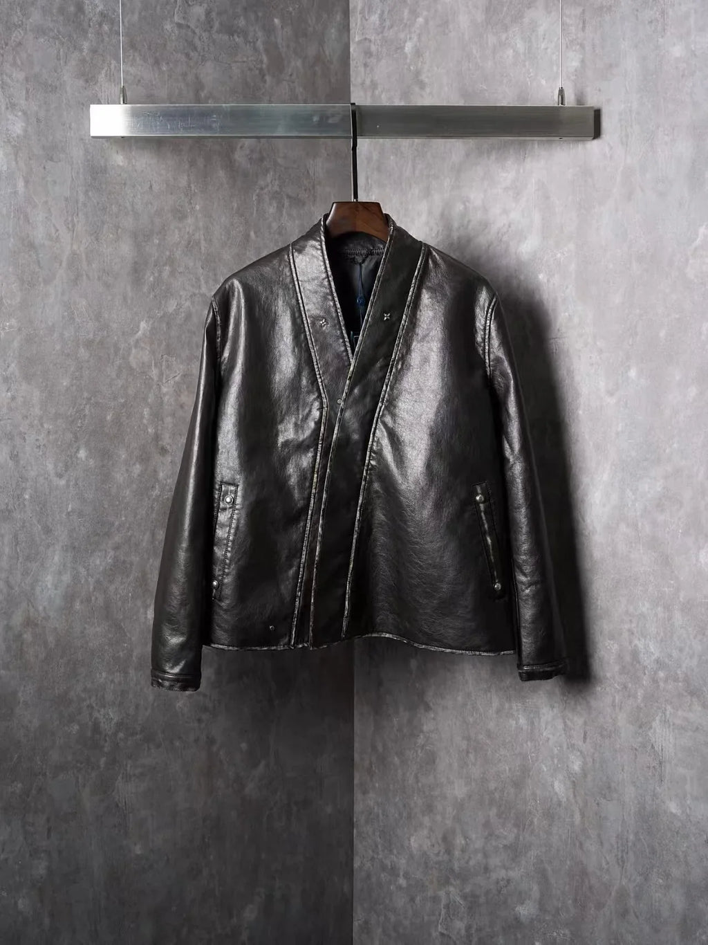 V-neck diagonal zipper used leather jacket