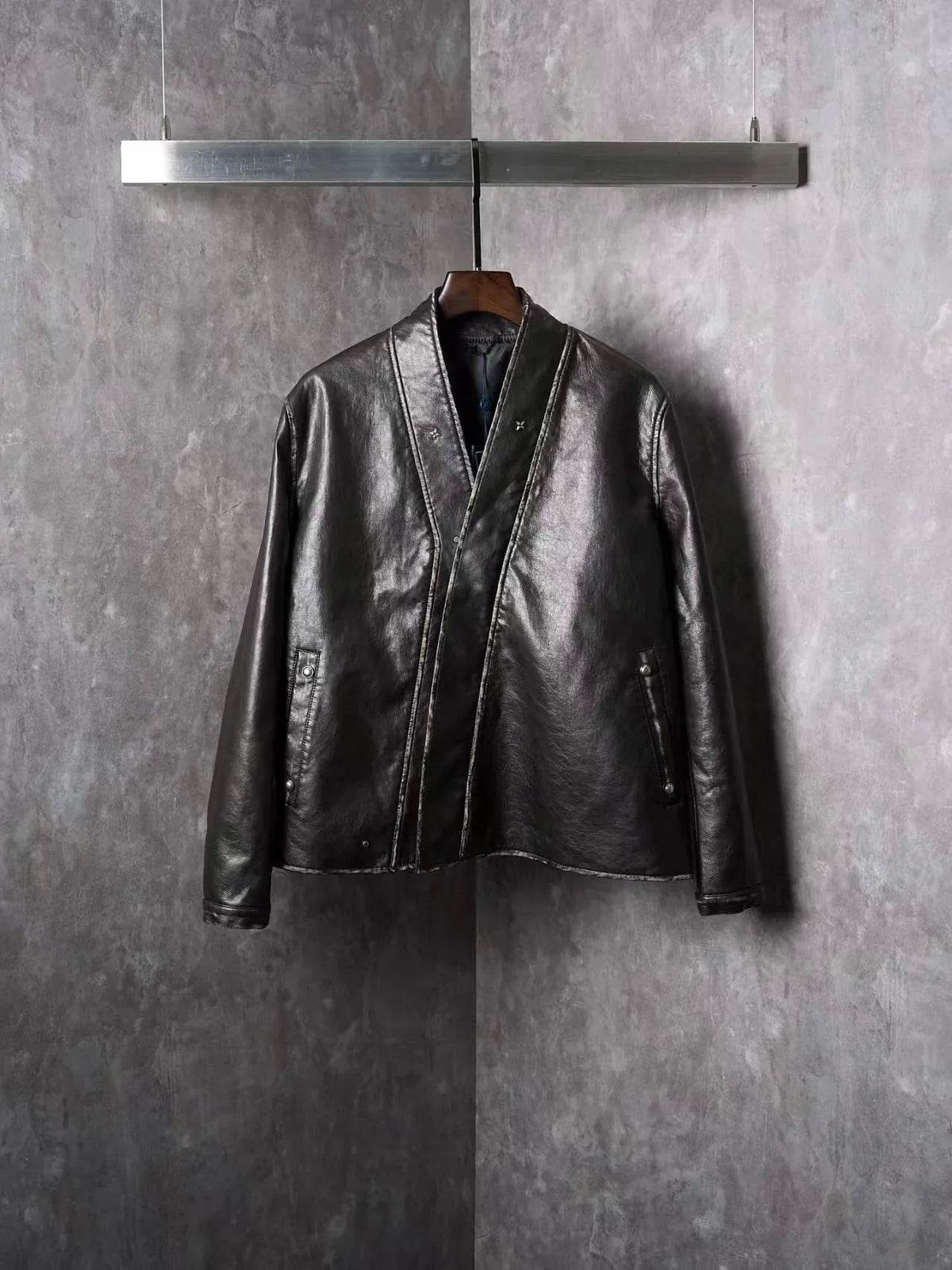 V-neck diagonal zipper used leather jacket