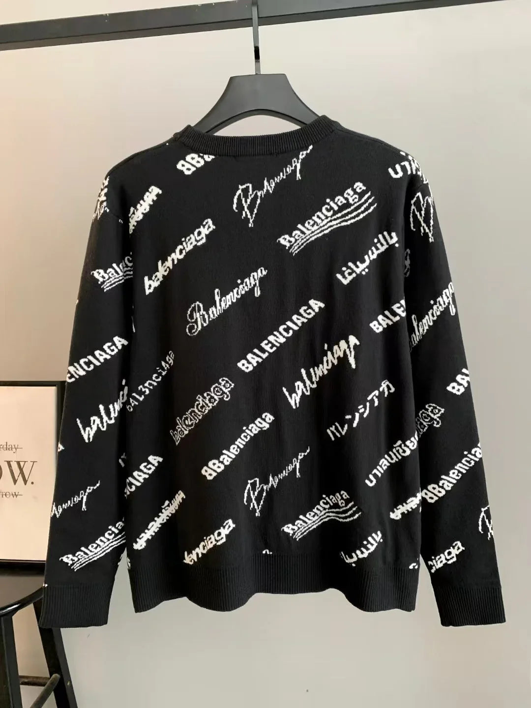 New round neck sweater