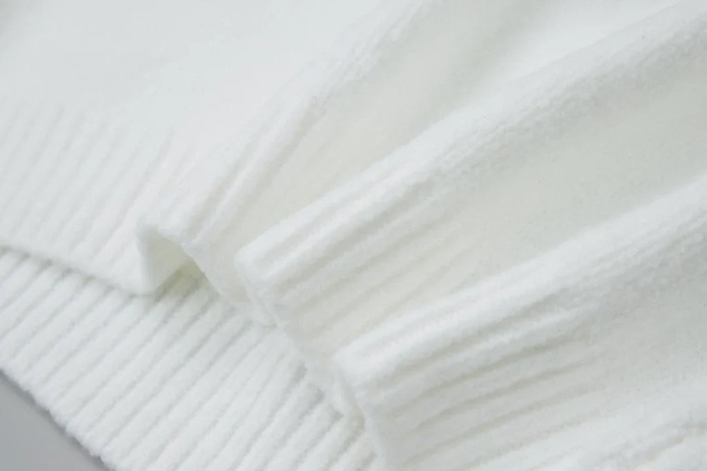 Embroidered pearl micro label round neck sweater