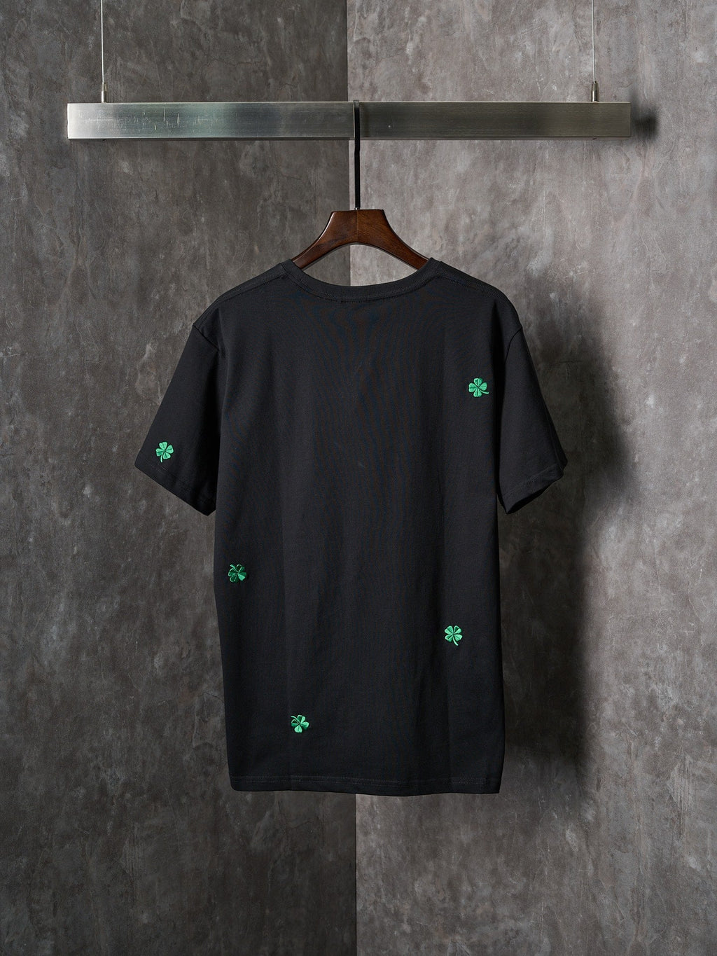 Four leaf clover embroidery pattern cotton loose round neck short sleeved T-shirt