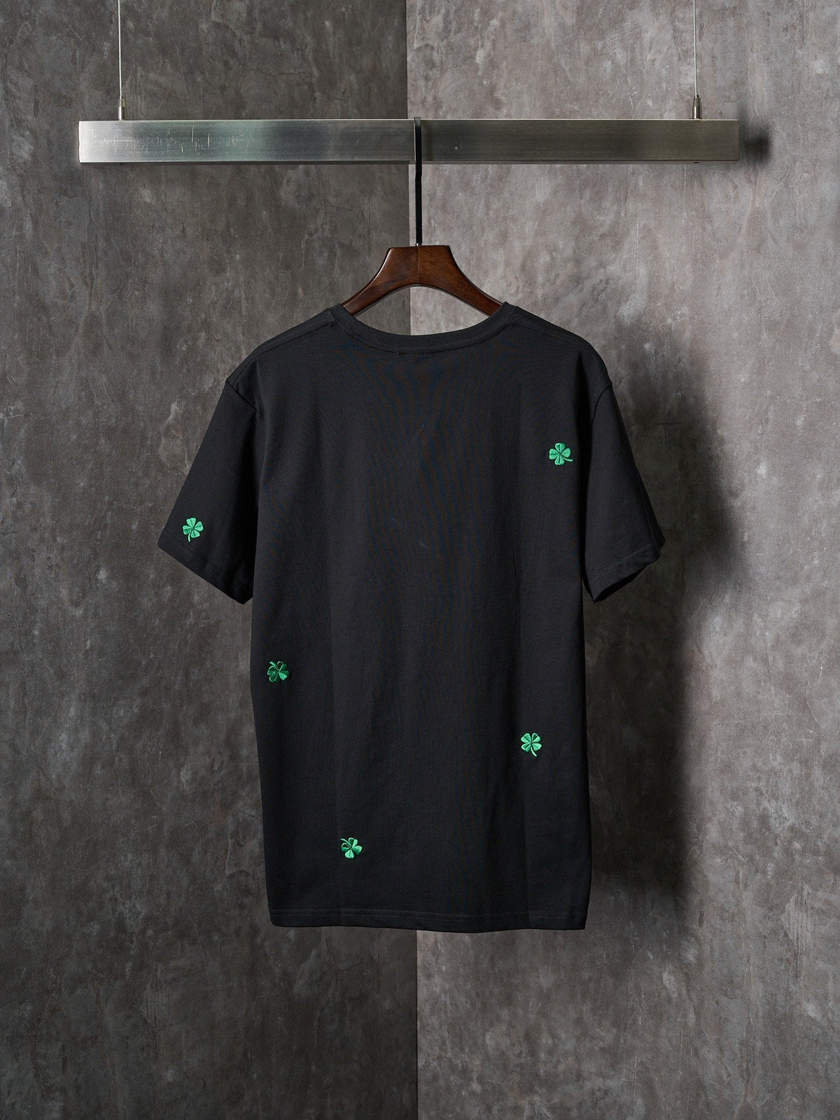 Four leaf clover embroidery pattern cotton loose round neck short sleeved T-shirt