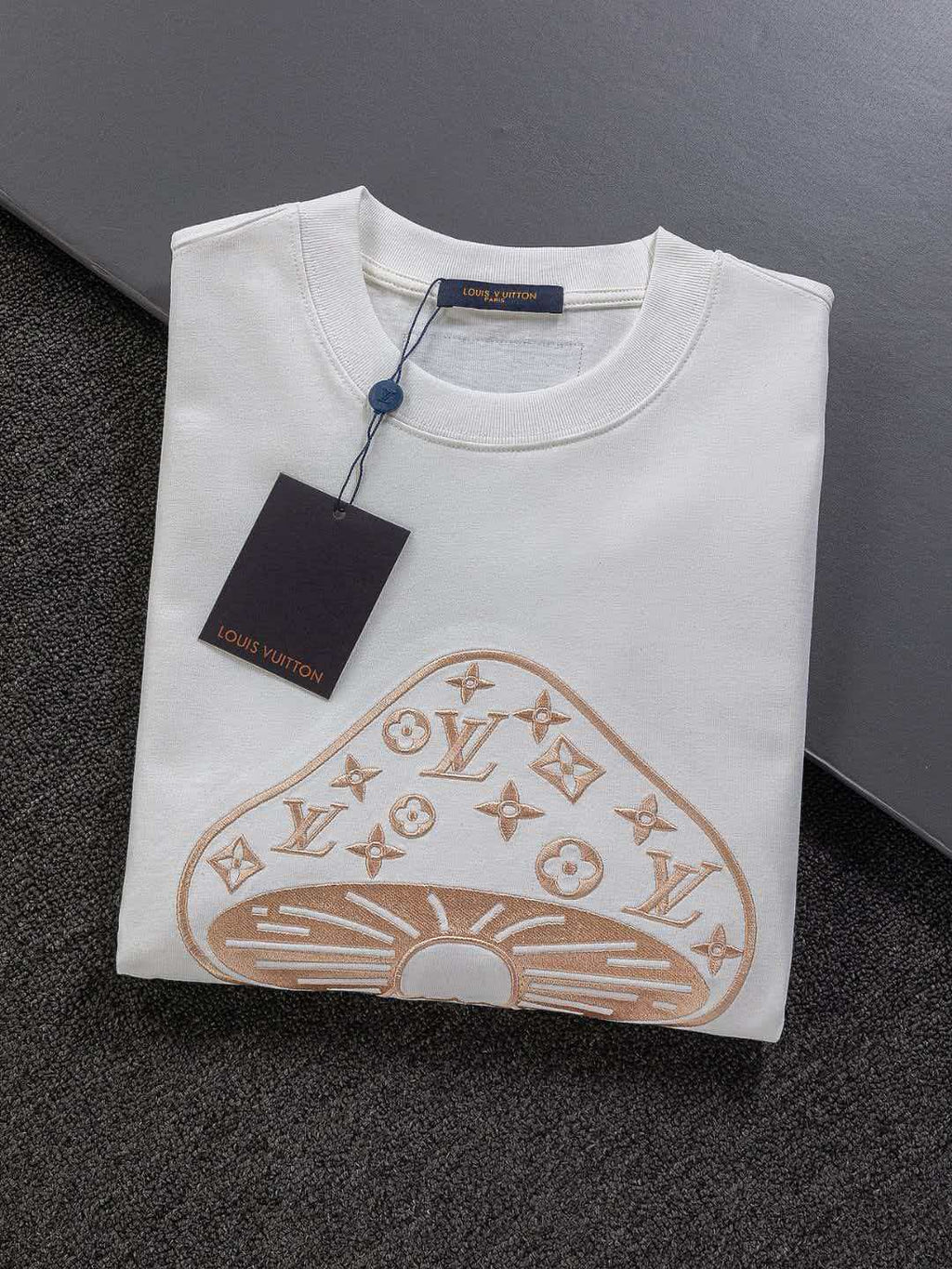 Mushroom on the chest 🍄 inlaid 🪡 Embroidered logo round neck short sleeved T-shirt
