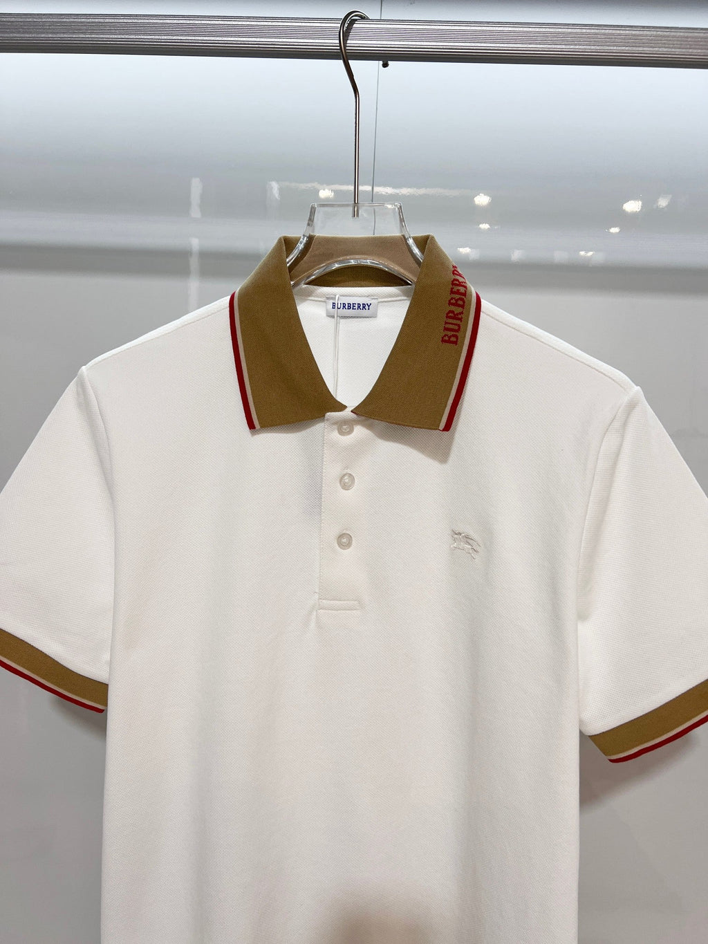 Color blocked flat machine collar with dark embroidery letters polo shirt
