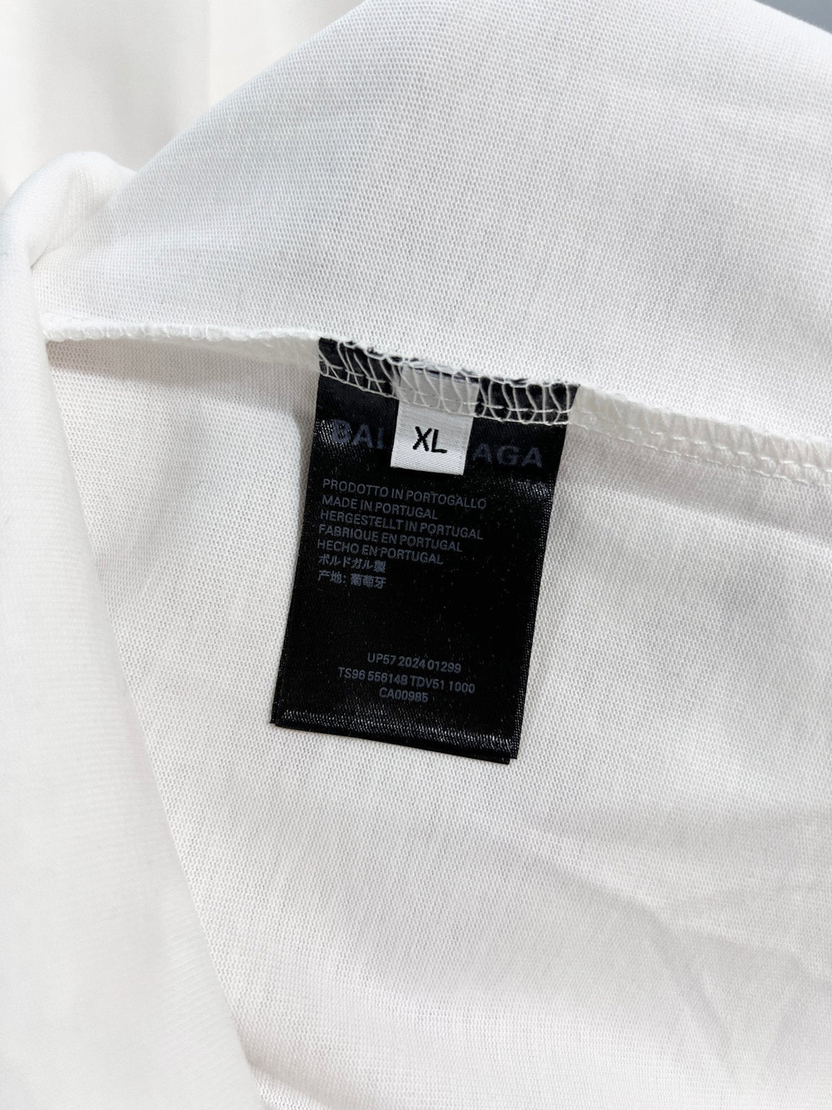 Foam offset small letter round neck T-shirt