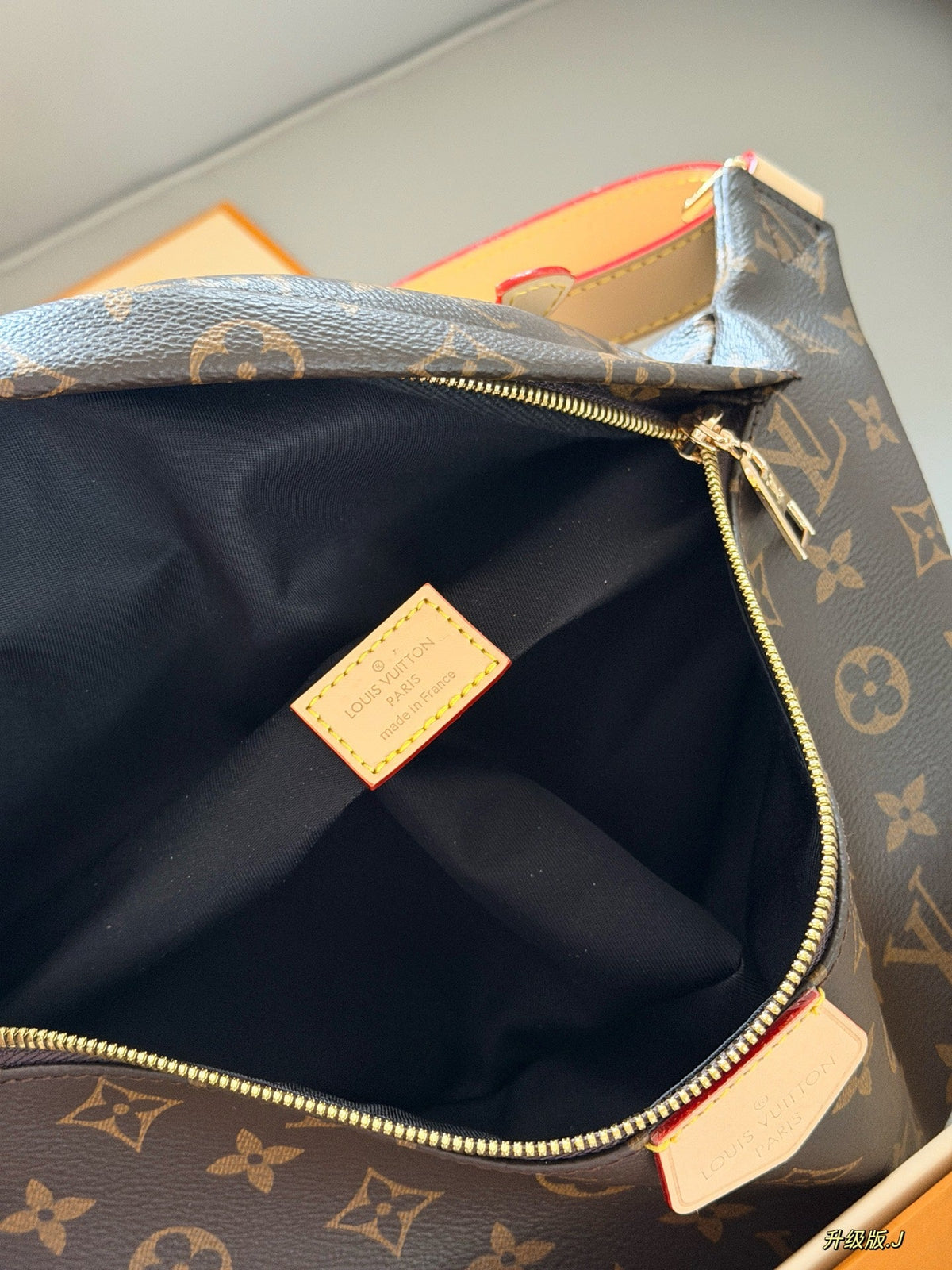 Horizontal vintage waist bag/chest bag
