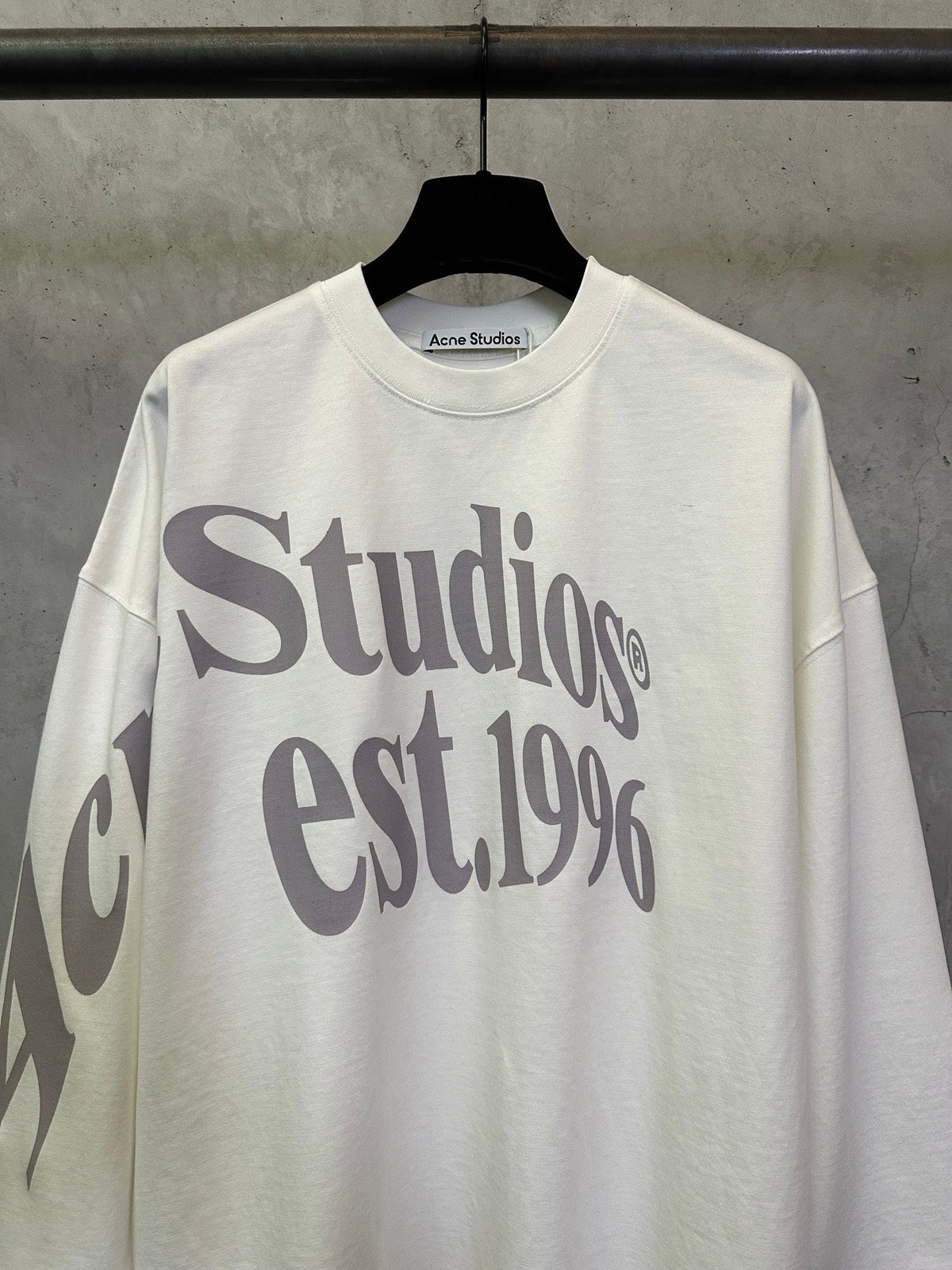 Large letter logo long sleeved T-shirt