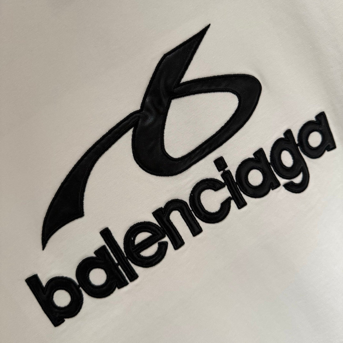 Embroidered short sleeved T-shirt