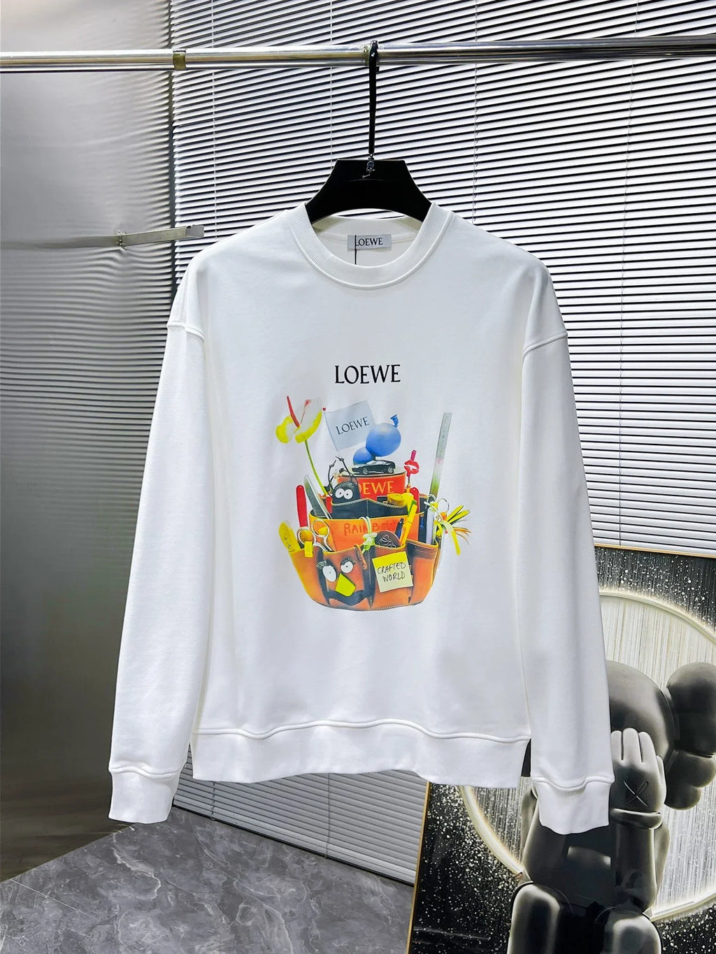 New long sleeved round neck sweatshirt