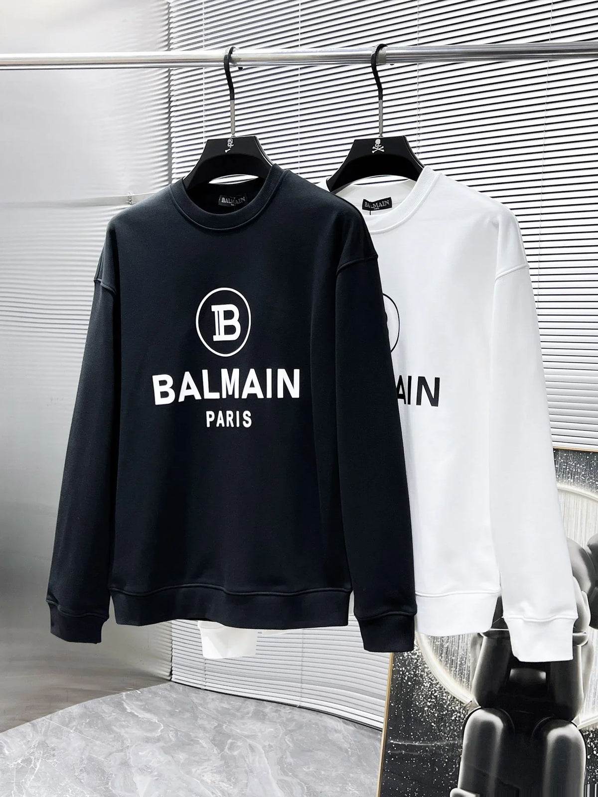 New long sleeved round neck sweatshirt