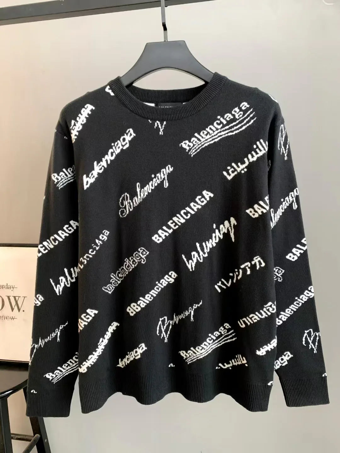 New round neck sweater