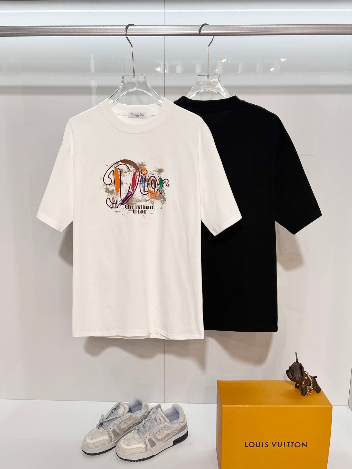 Color blocked graffiti messy offset letter round neck T-shirt