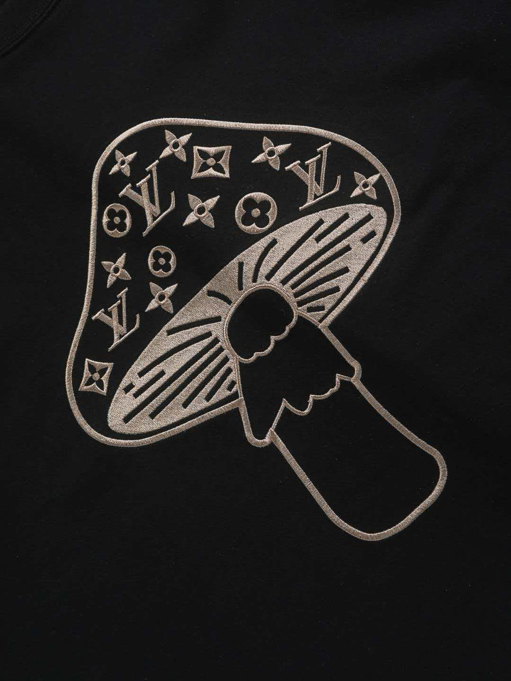 Mushroom on the chest 🍄 inlaid 🪡 Embroidered logo round neck short sleeved T-shirt