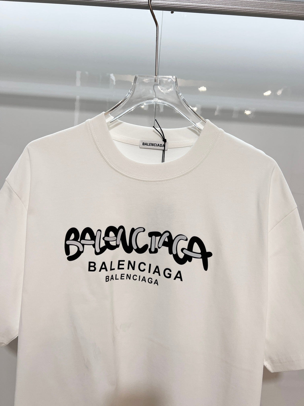 Simple color blocked offset letter round neck T-shirt