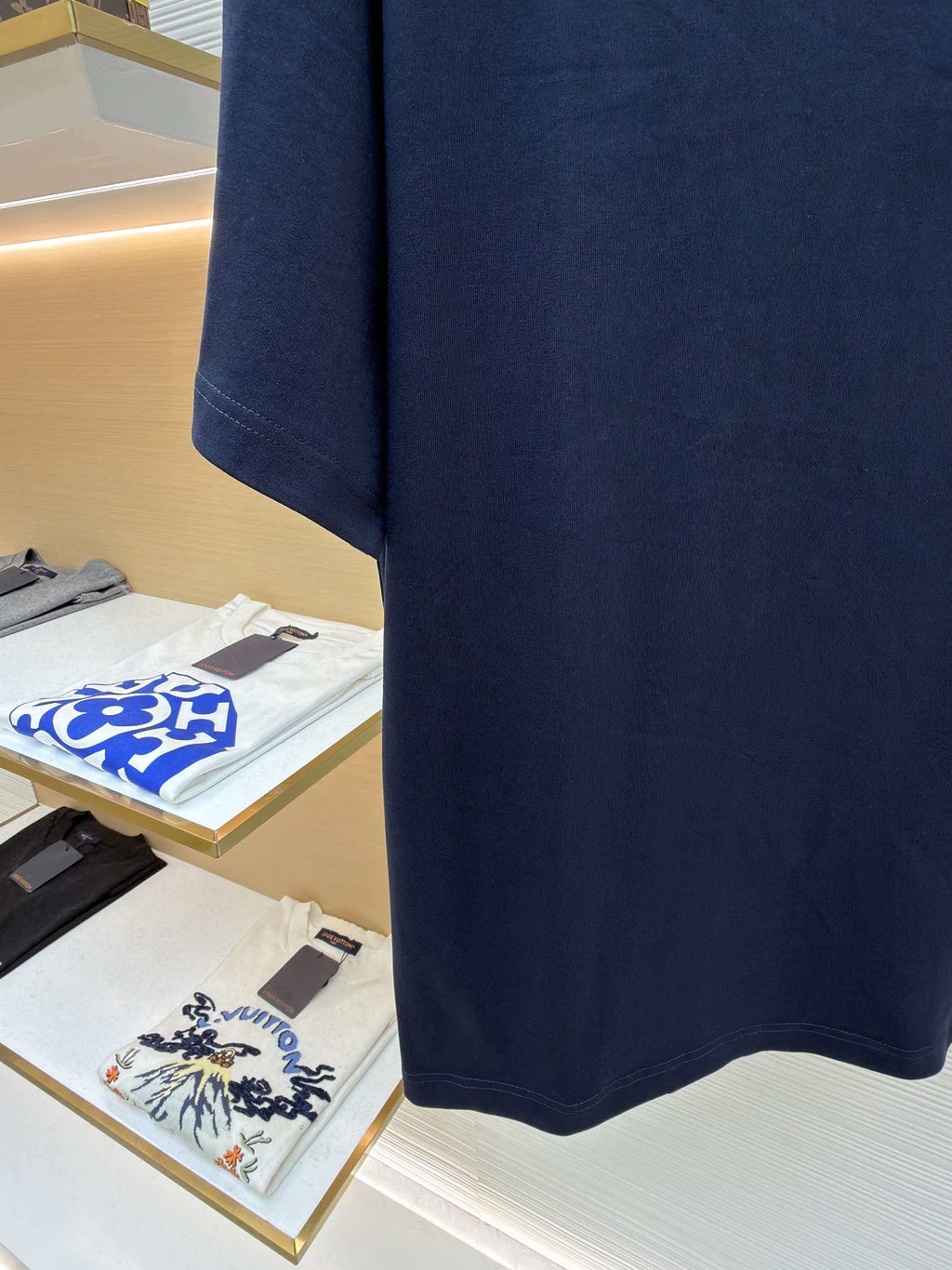 Embossed small label T-shirt