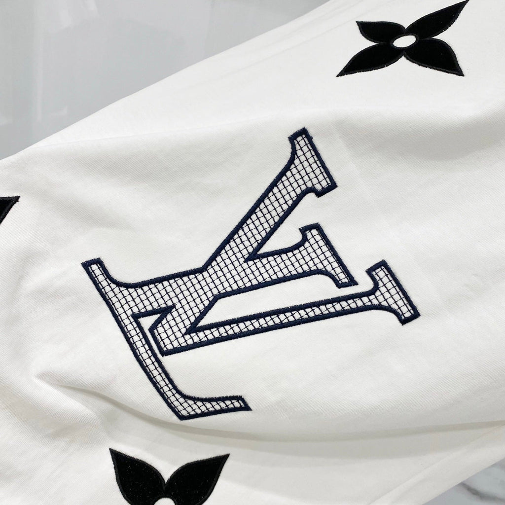 four-leaf clover 🍀 Alphabet grid embroidery 🪡 Logo T-shirt