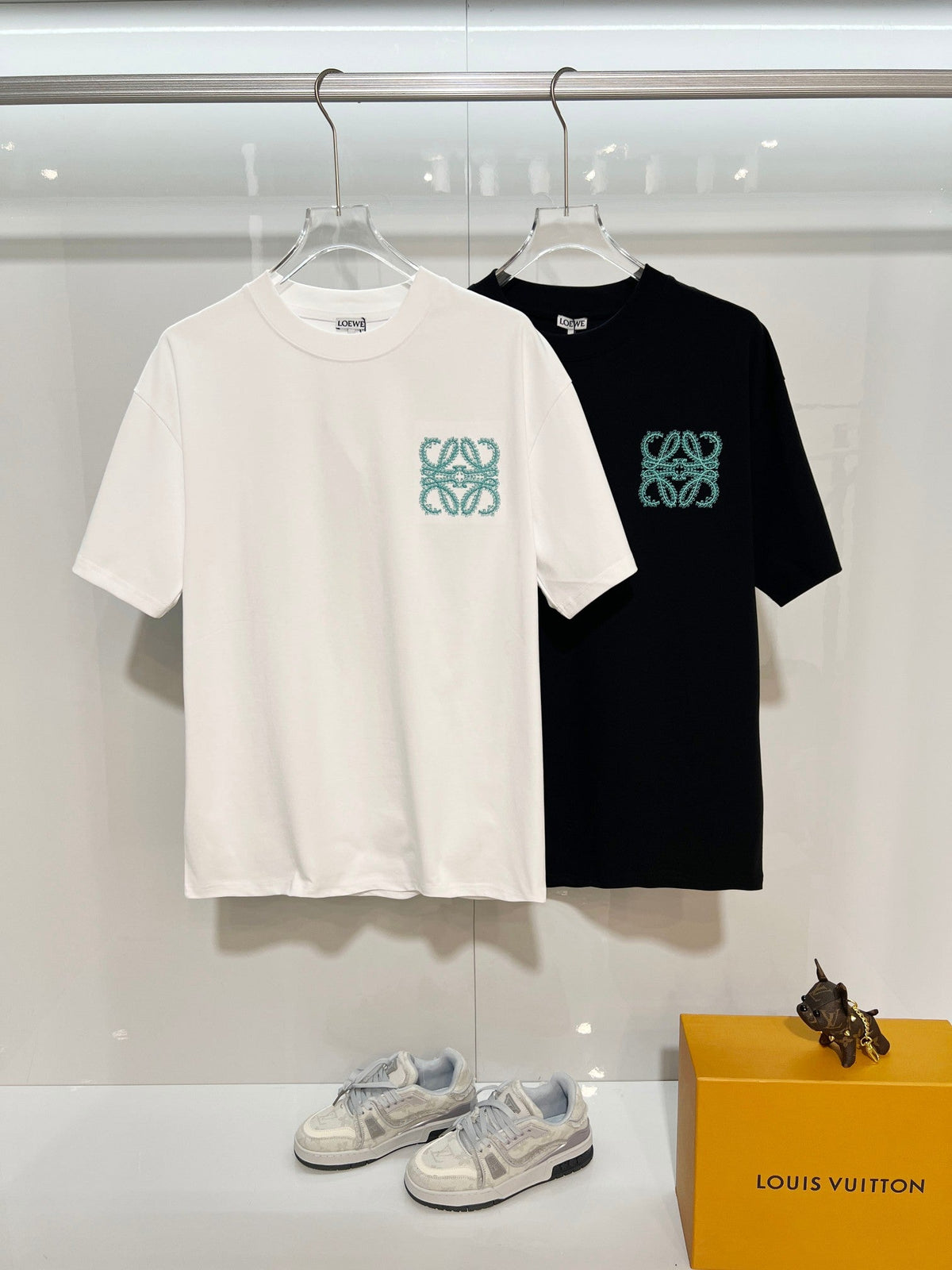 Embroidered letter t-shirt with front and back vines