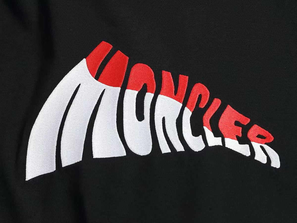 New color blocked embroidered letter T-shirt