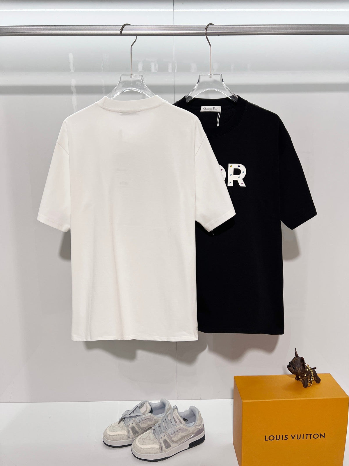 Colorful diamond embellished offset letter round neck T-shirt