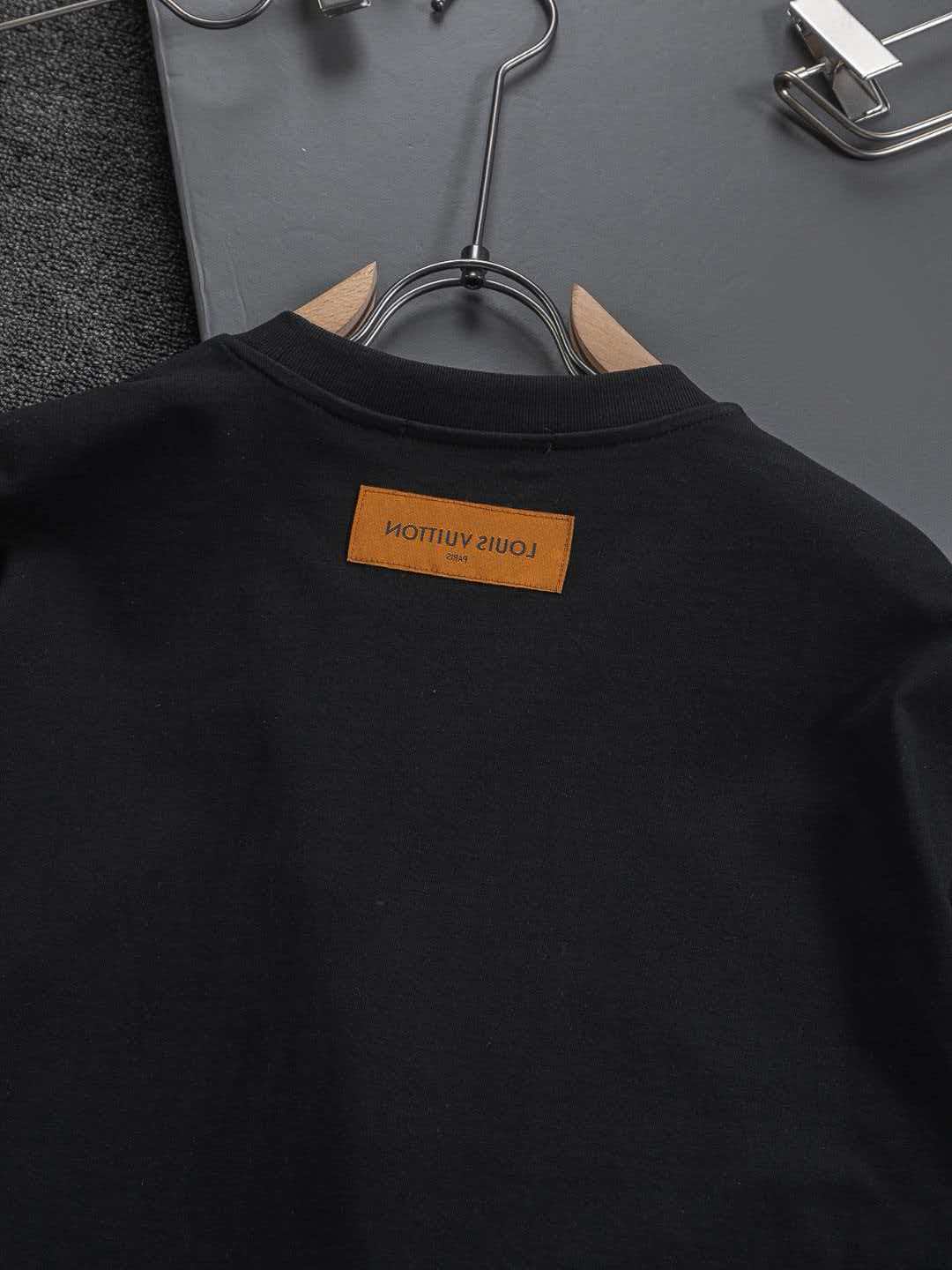 Mushroom on the chest 🍄 inlaid 🪡 Embroidered logo round neck short sleeved T-shirt