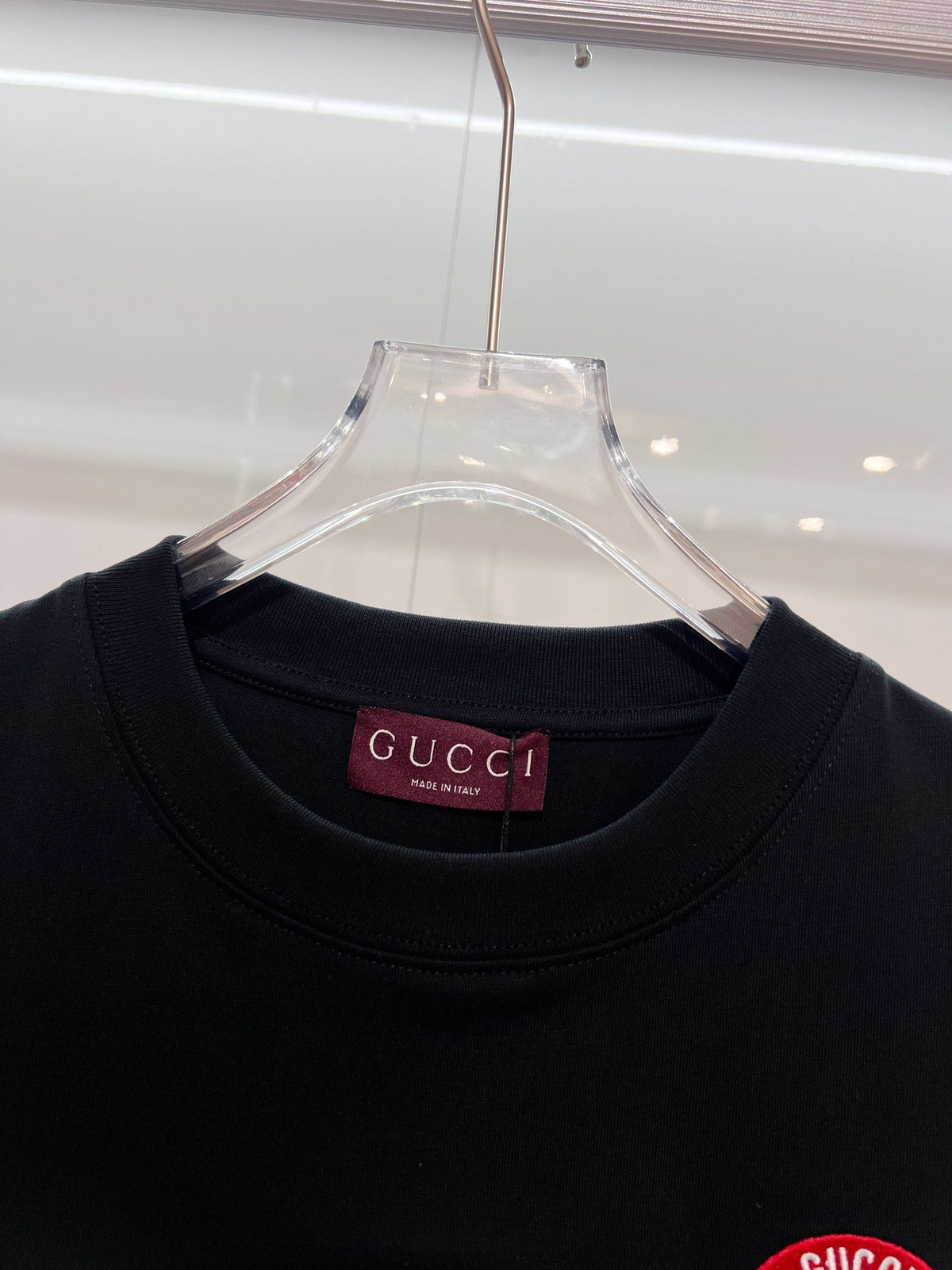 New interlocking embroidered short sleeves
