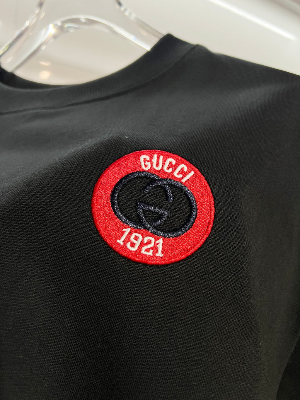 New interlocking embroidered short sleeves