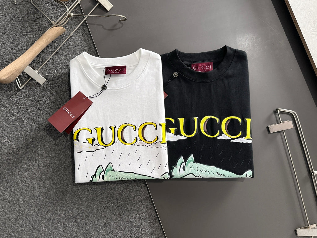 Versatile printed short sleeves