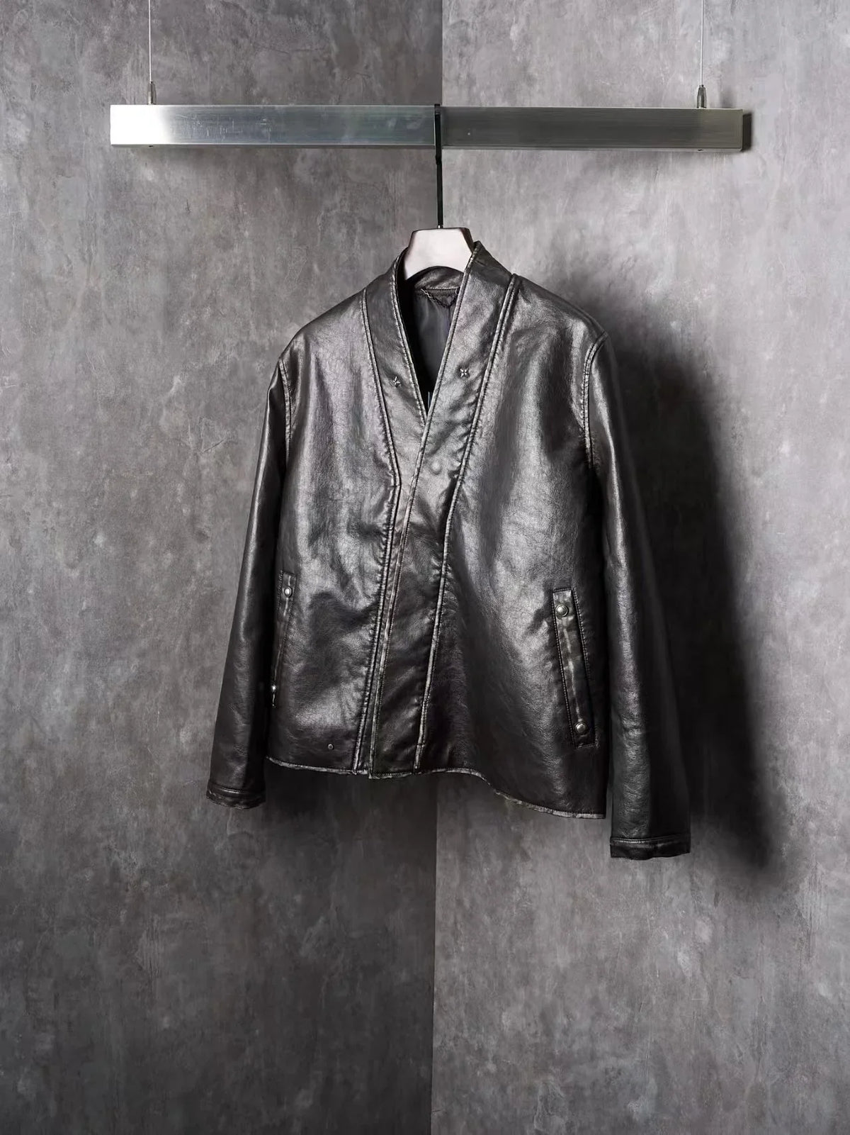 V-neck diagonal zipper used leather jacket