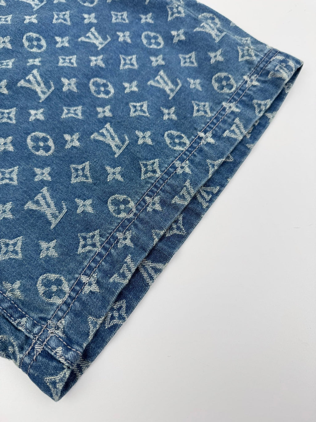 Full printed logo denim shorts