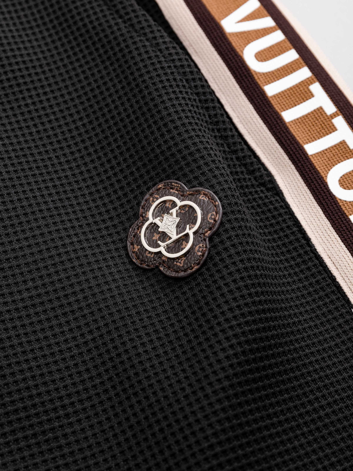Knitted embroidery logo shorts