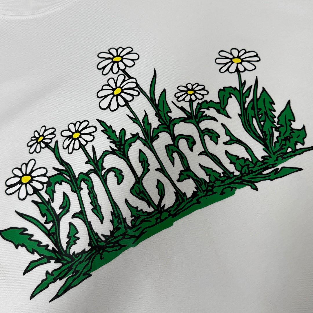 Latest short sleeved round neck T-shirt