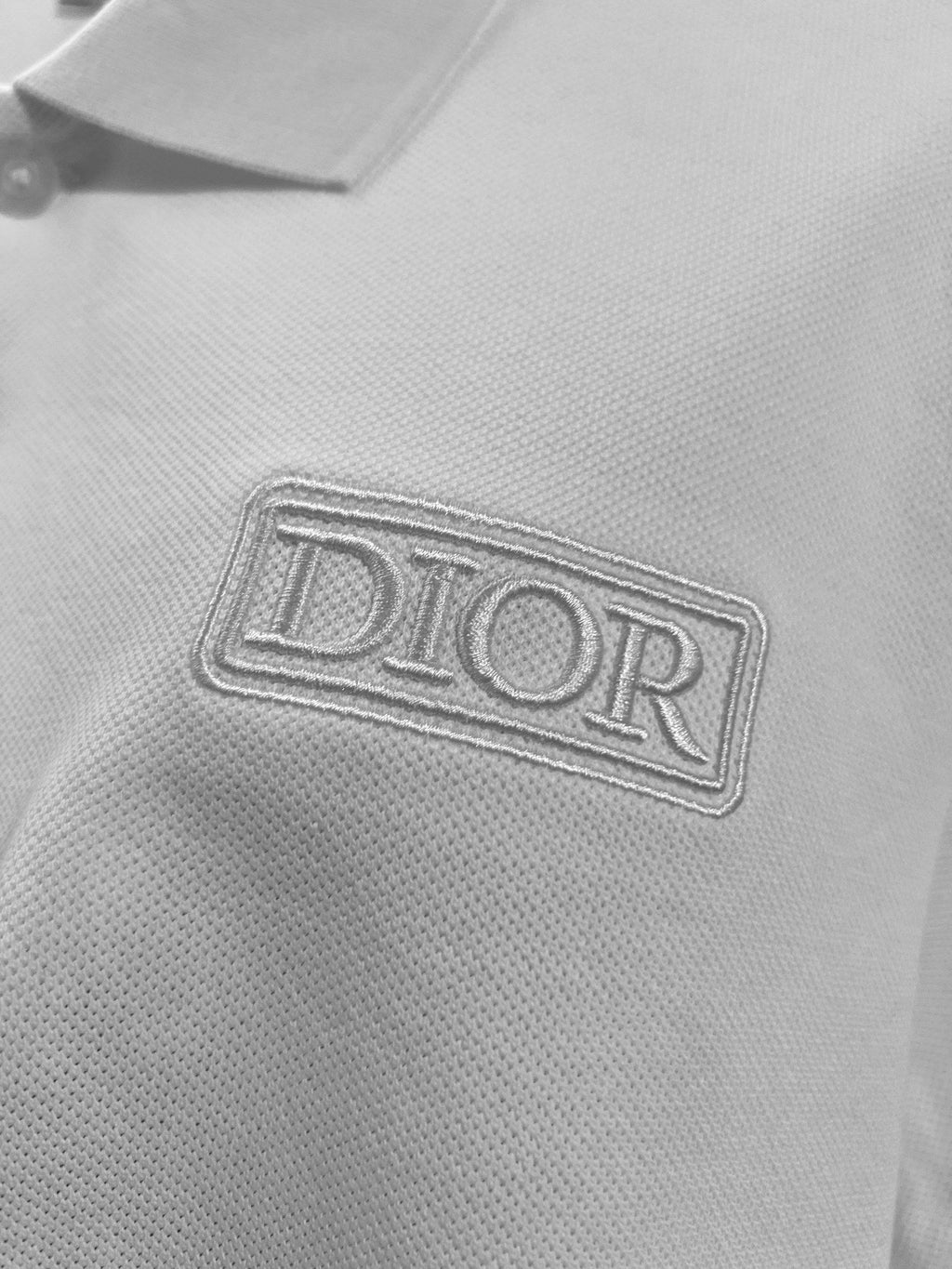Solid color chest embroidered small letter polo shirt
