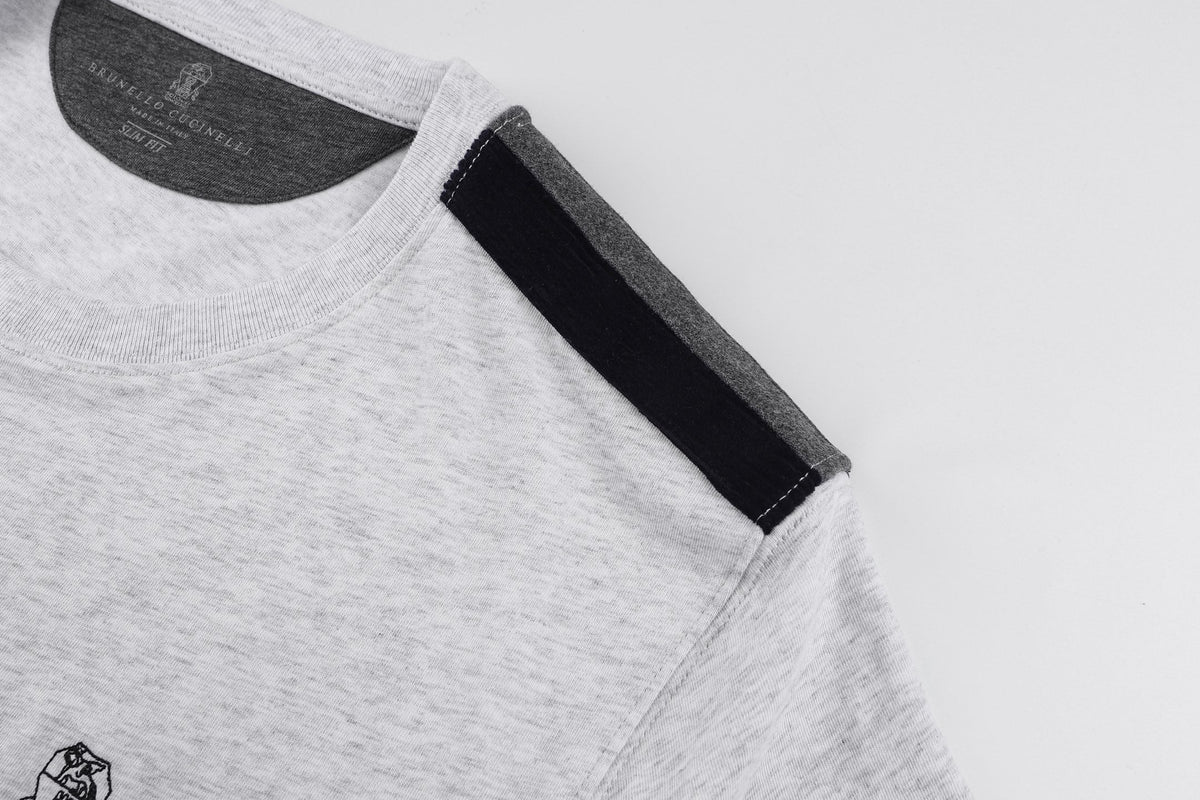 Color blocked short sleeved T-shirt