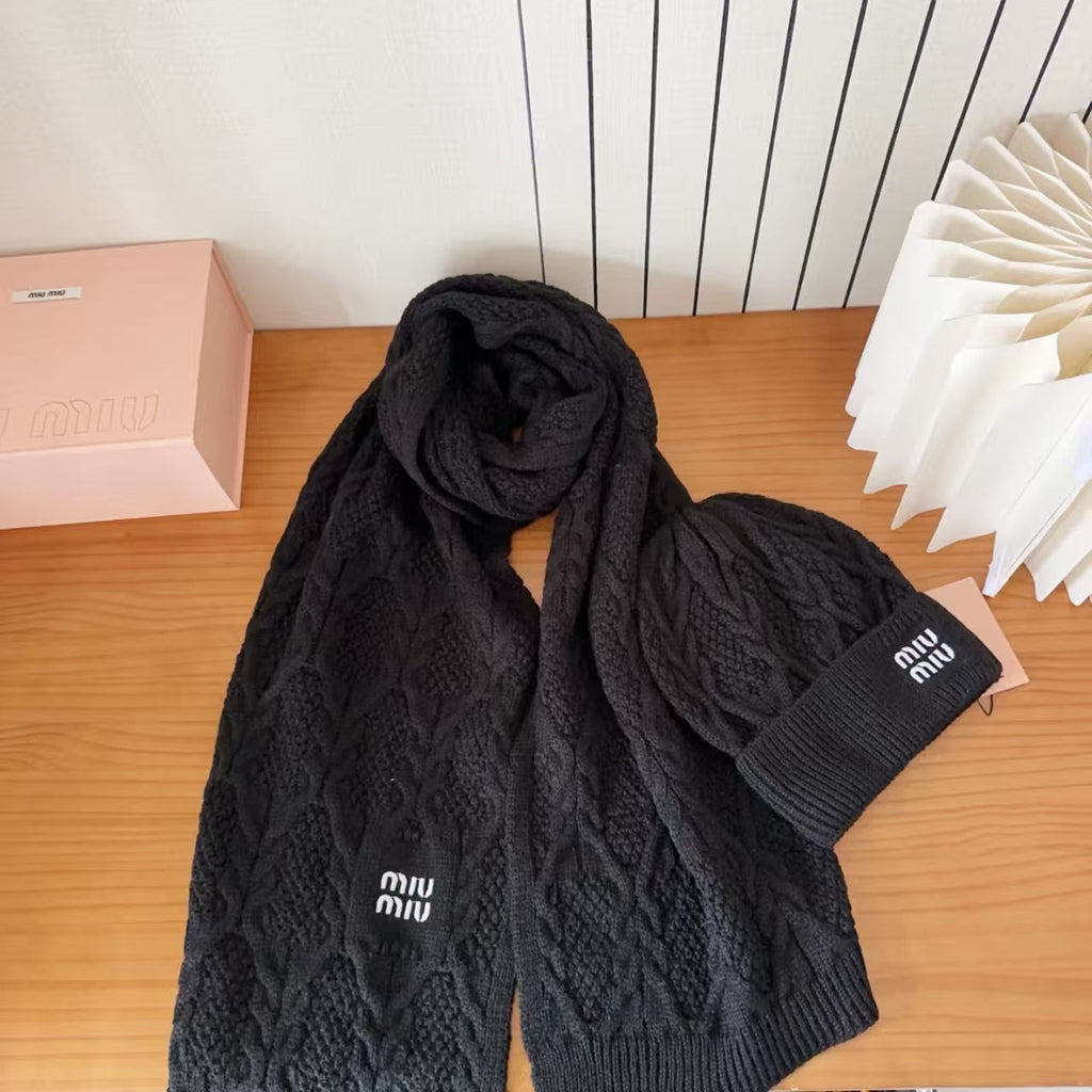 Explosive scarf and hat set