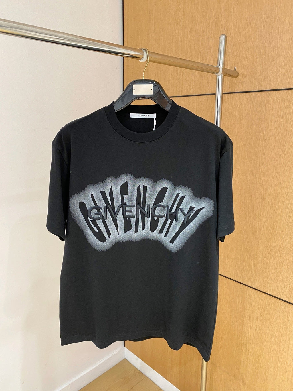 Loose fit short sleeved unisex