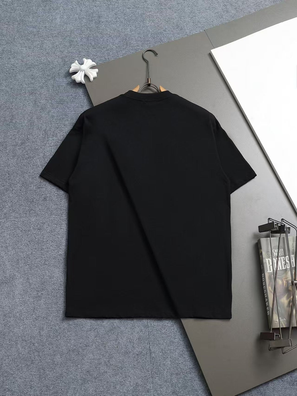 New color blocked embroidered letter T-shirt