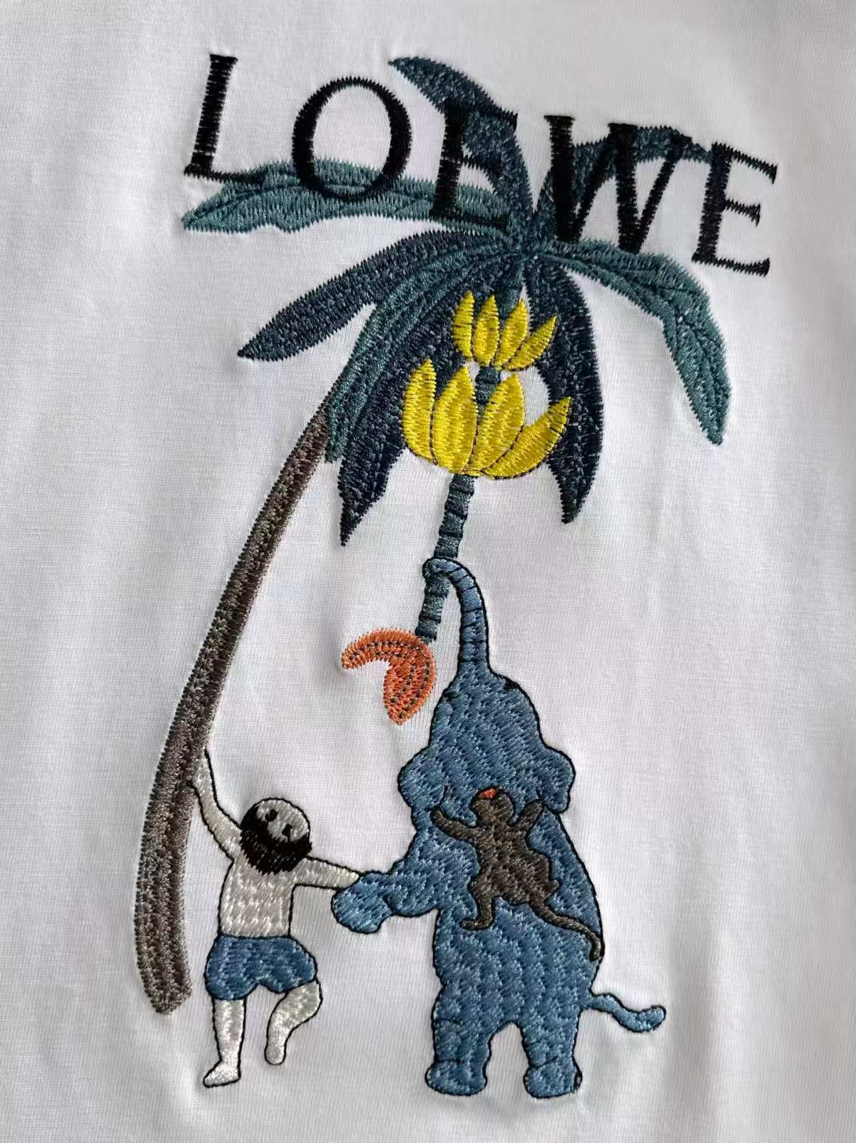 New embroidered letter T-shirt