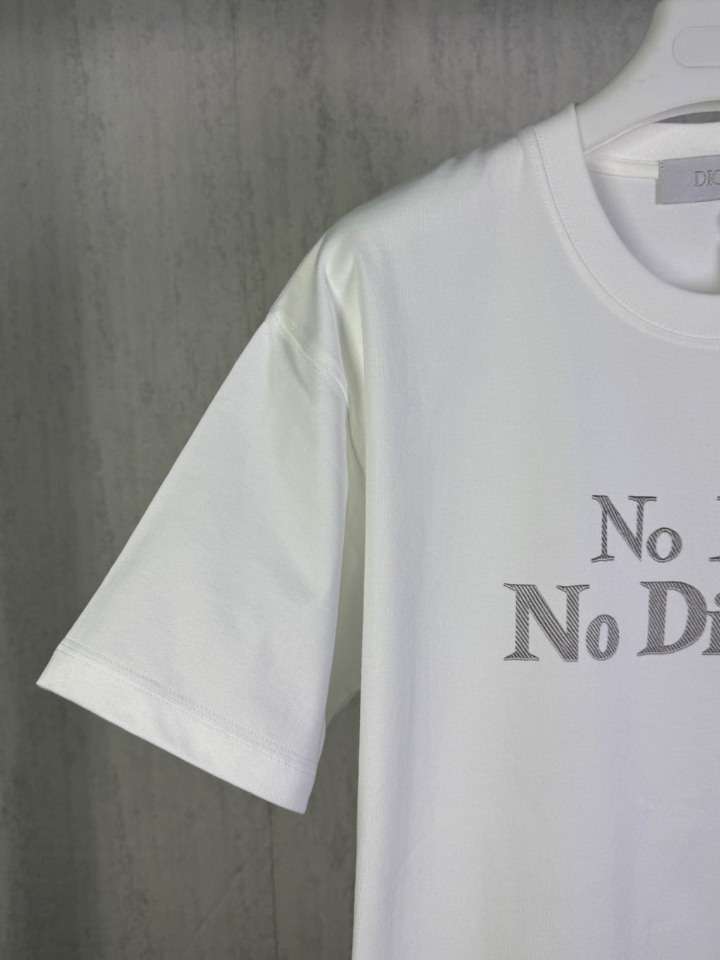 Declaration pattern unisex T-shirt