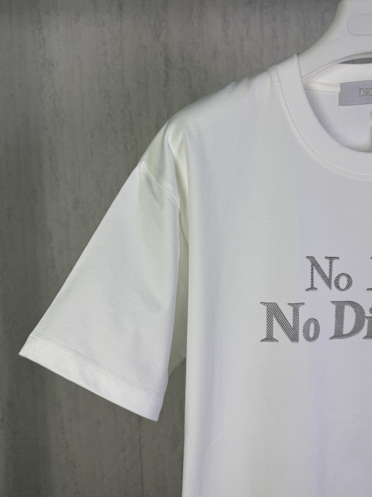Declaration pattern unisex T-shirt