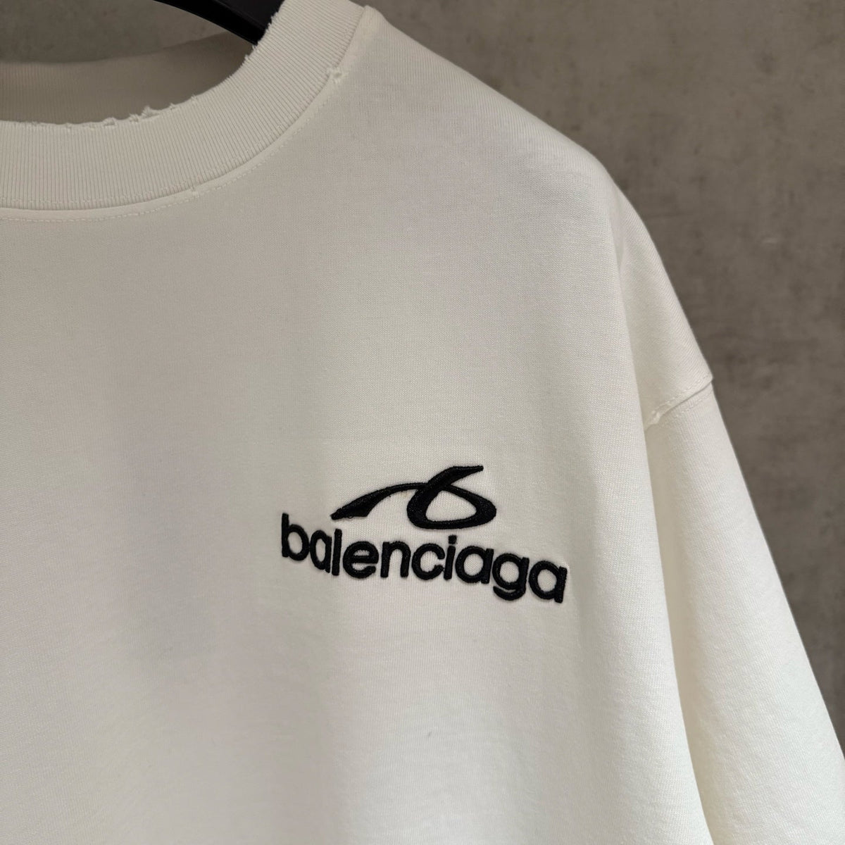 Embroidered short sleeved T-shirt