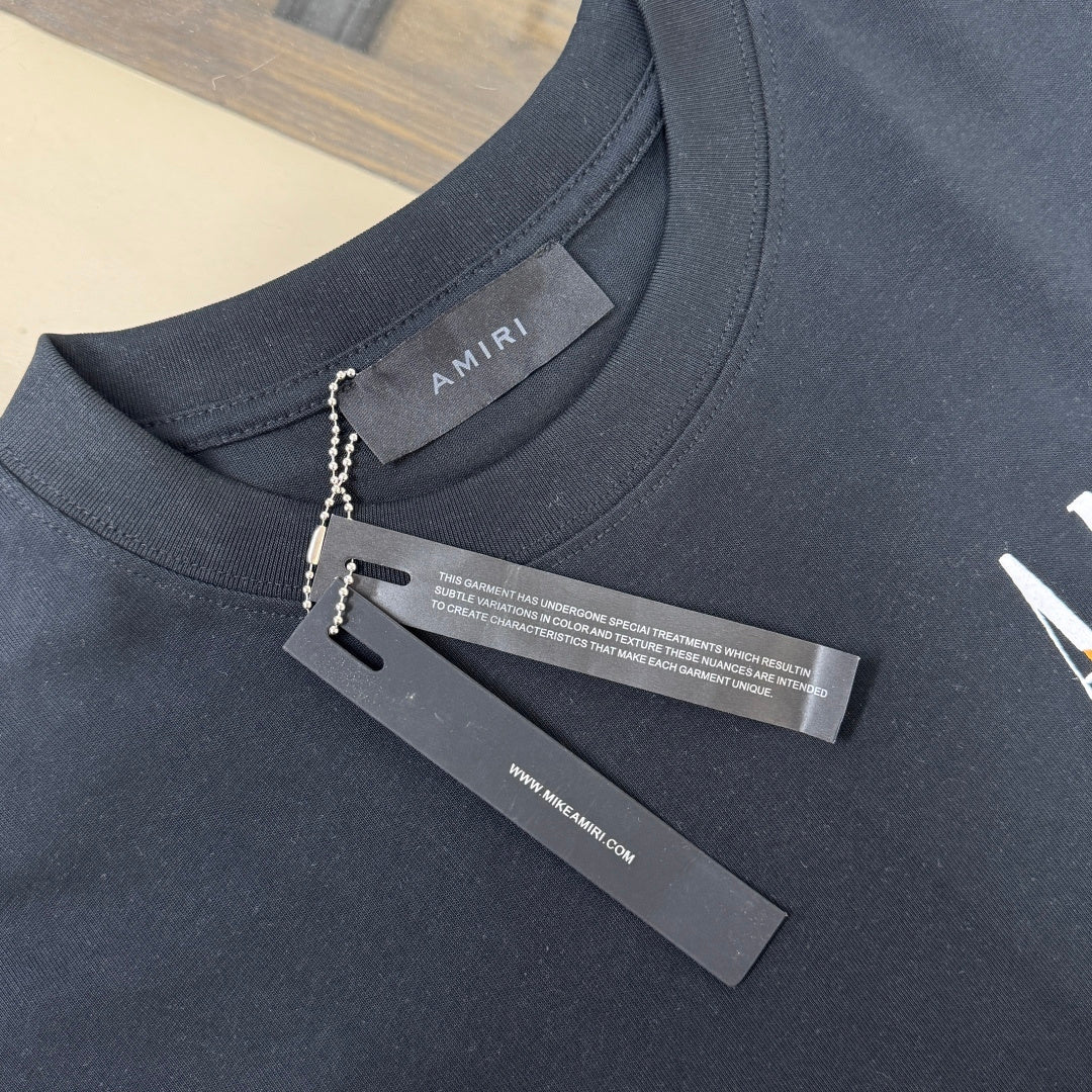 Latest short sleeved round neck T-shirt