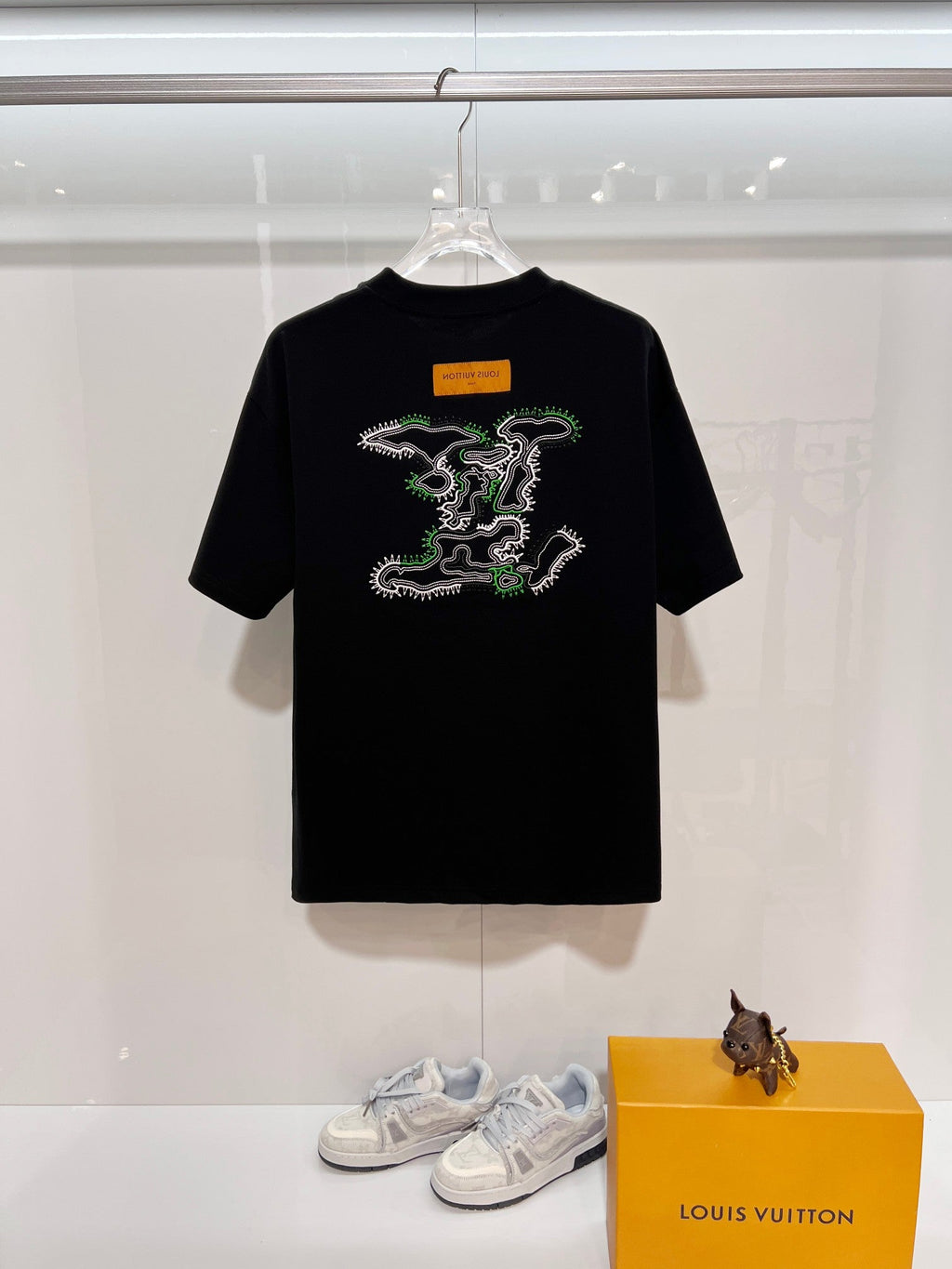 Front and back color blocked embroidered T-shirt with ten thousand stitches