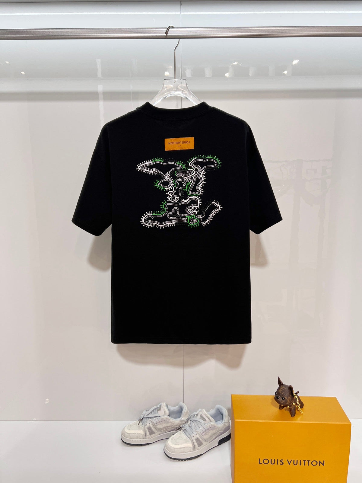 Front and back color blocked embroidered T-shirt with ten thousand stitches