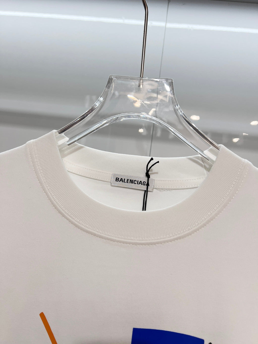 Color blocked graffiti letter round neck T-shirt