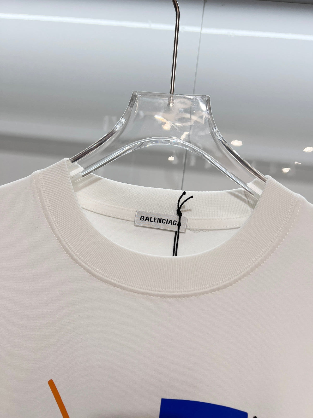 Color blocked graffiti letter round neck T-shirt