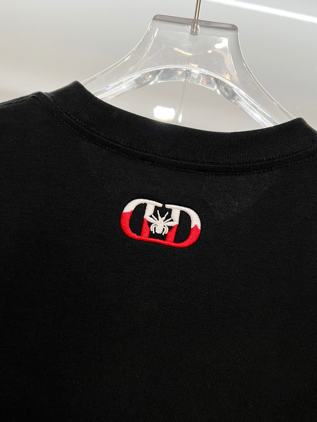 Embroidered bee letter short sleeved shirt