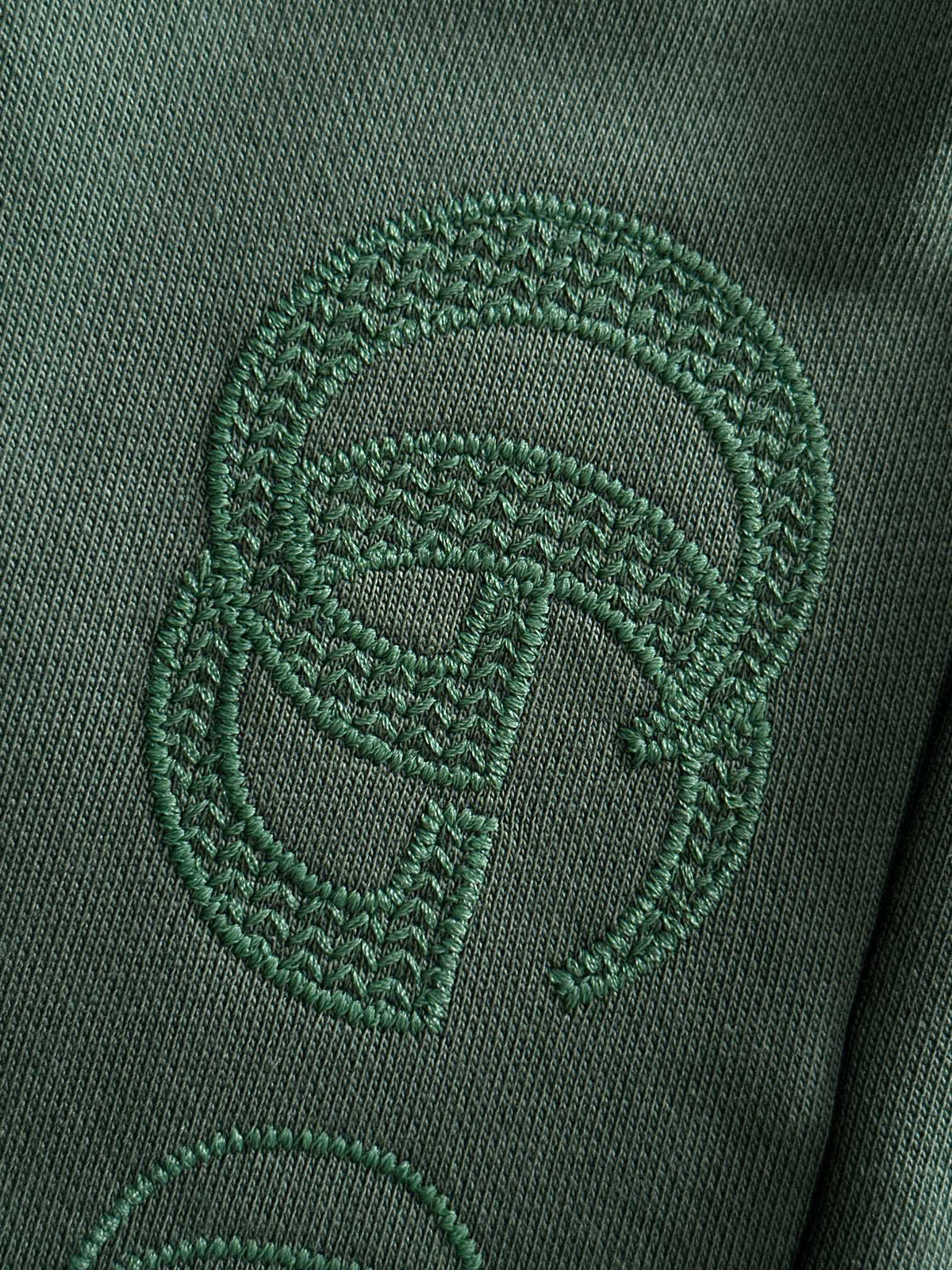 Front grain embroidered logo casual shorts